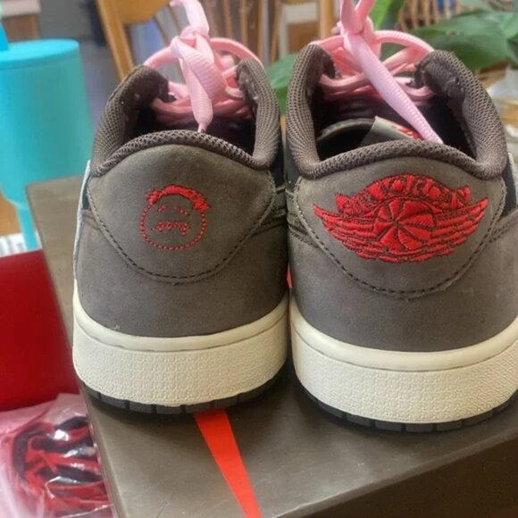 Travis Scott jordan 1